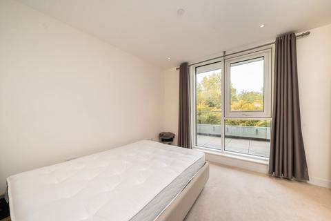 2 bedroom flat to rent, Queenstown Road, London SW11