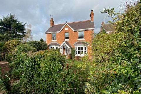 4 bedroom detached house to rent, Bretforton Road, Evesham