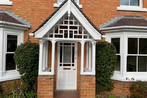 4 bedroom detached house to rent, Bretforton Road, Evesham