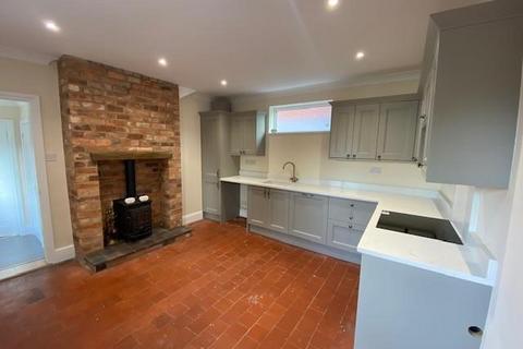 4 bedroom detached house to rent, Bretforton Road, Evesham