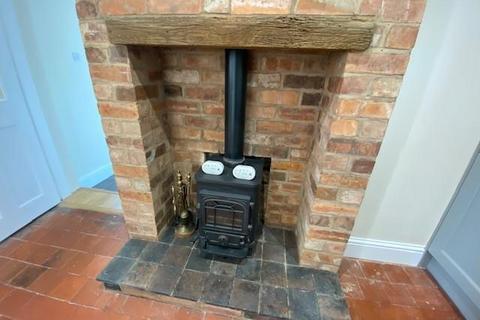 4 bedroom detached house to rent, Bretforton Road, Evesham