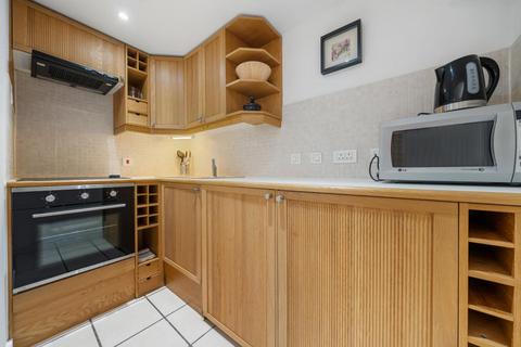 undefined, Gloucester Street, London SW1V
