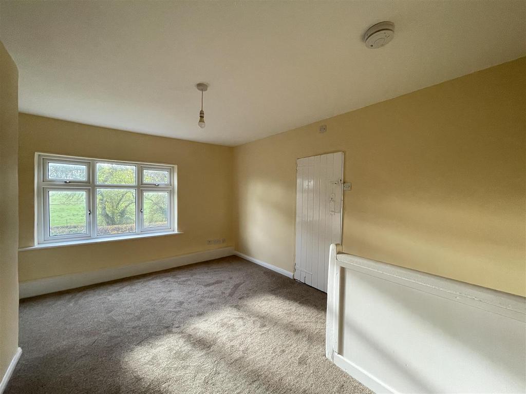 Bedroom 1 (2).JPG