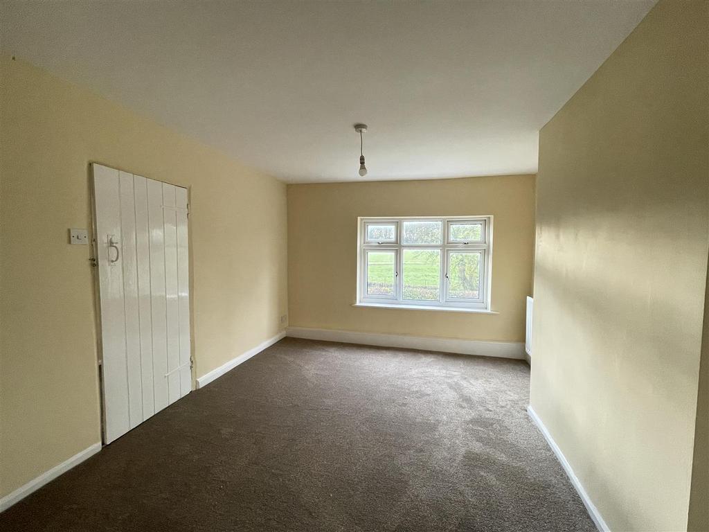 Bedroom 2 (2).JPG