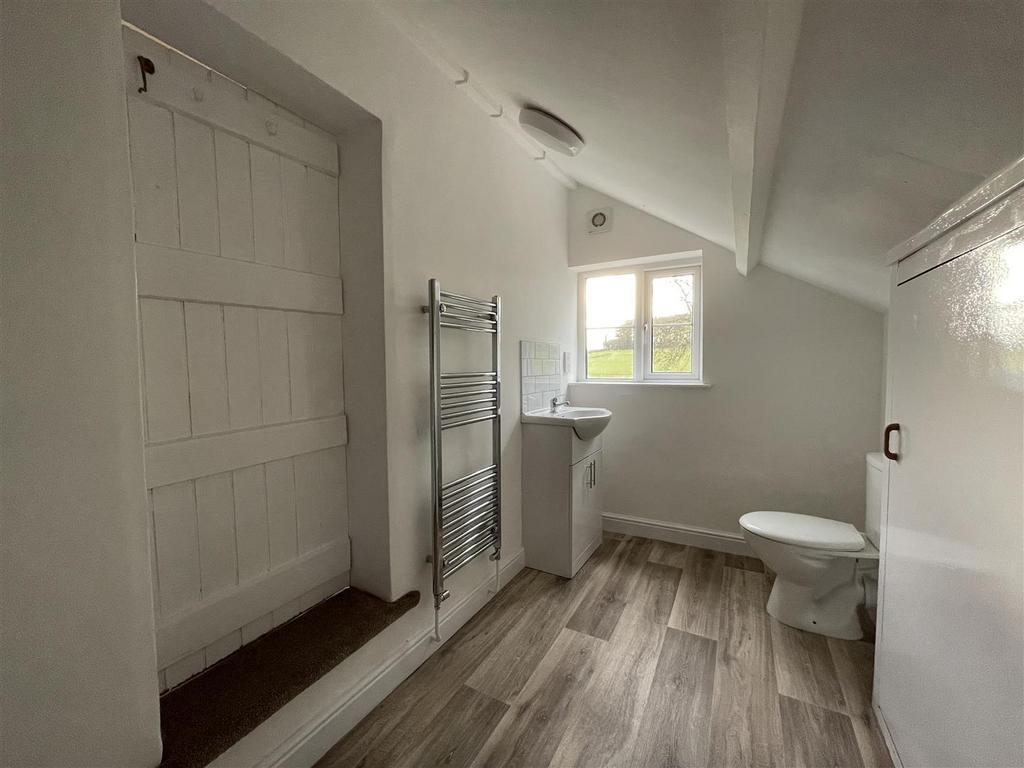 Bathroom (1).JPG