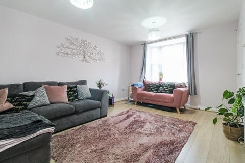3 bedroom semi-detached house to rent, Little Linns, Marston Moretaine, Bedford