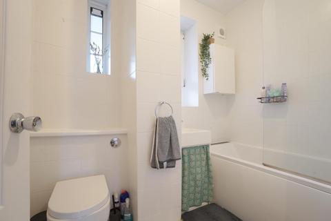 1 bedroom flat for sale, Barry Road, East Dulwich, London, SE22