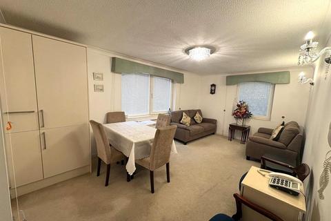 2 bedroom retirement property to rent, Elstree Road, Bushey Heath WD23
