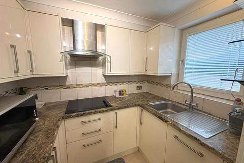 2 bedroom retirement property to rent, Elstree Road, Bushey Heath WD23