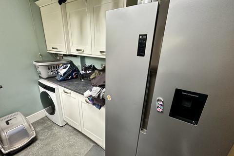 3 bedroom end of terrace house for sale, 62 Smithywood Crescent Sheffield S8 0NT