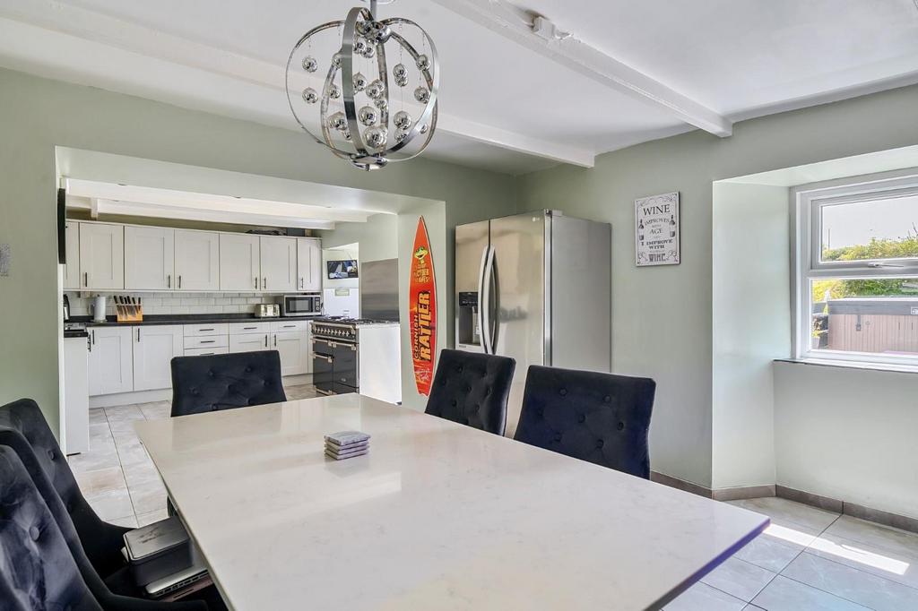 Dining Area.jpg