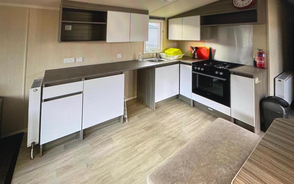 Static Caravan Kitchen.jpg
