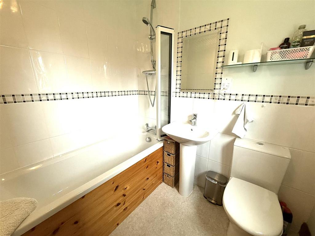 6 A EN SUITE.jpeg