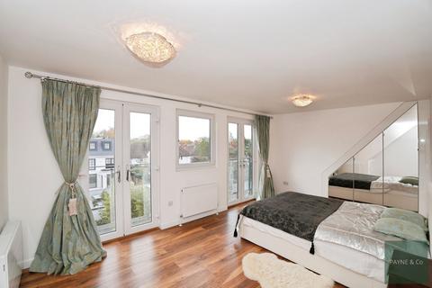4 bedroom semi-detached house for sale, The Square, Ilford, IG1