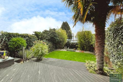 4 bedroom semi-detached house for sale, The Square, Ilford, IG1
