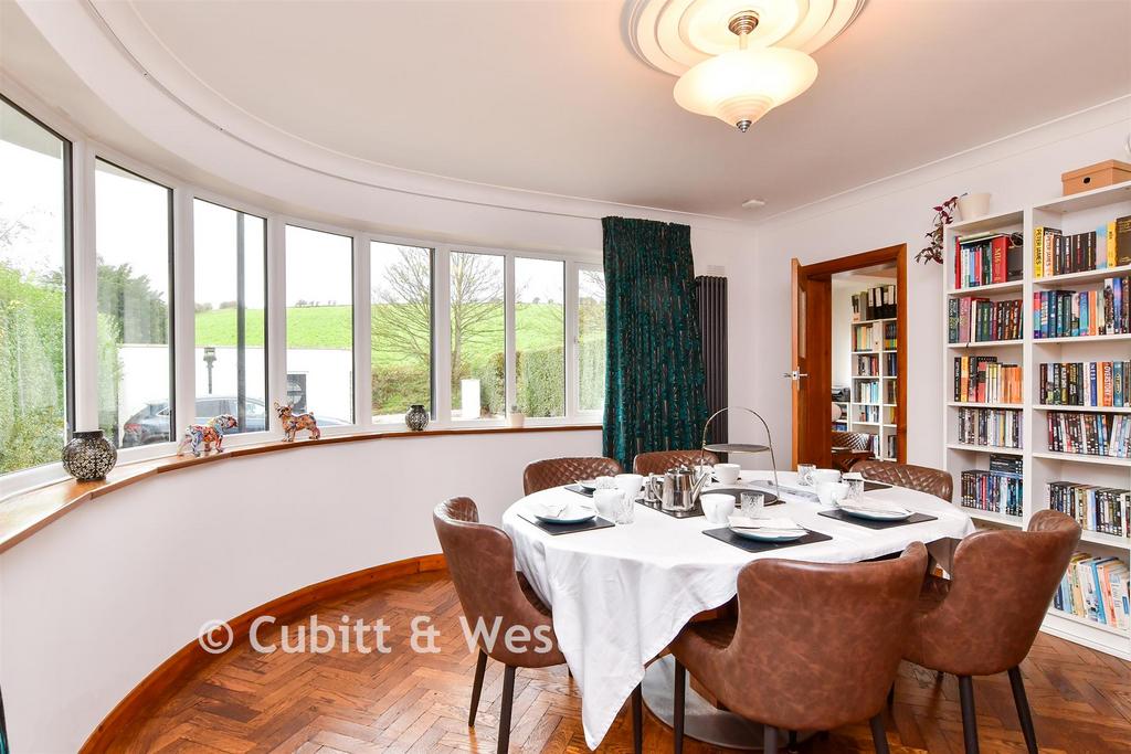 Dining Room/ Bedroom 5