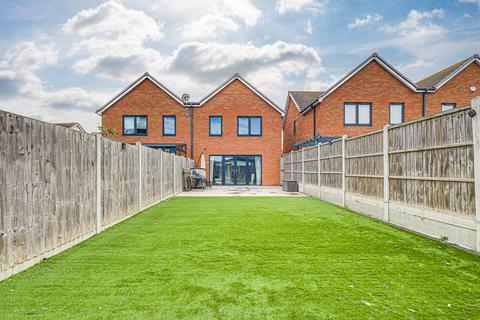undefined, Somerton Avenue, Westcliff-on-sea, SS0