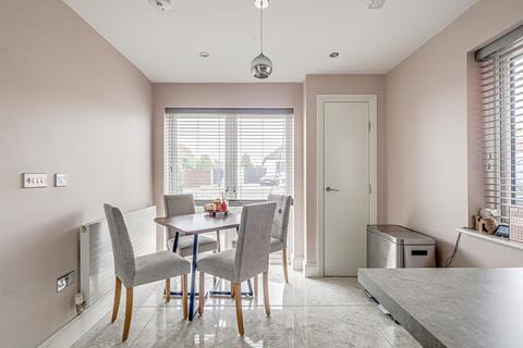 undefined, Somerton Avenue, Westcliff-on-sea, SS0