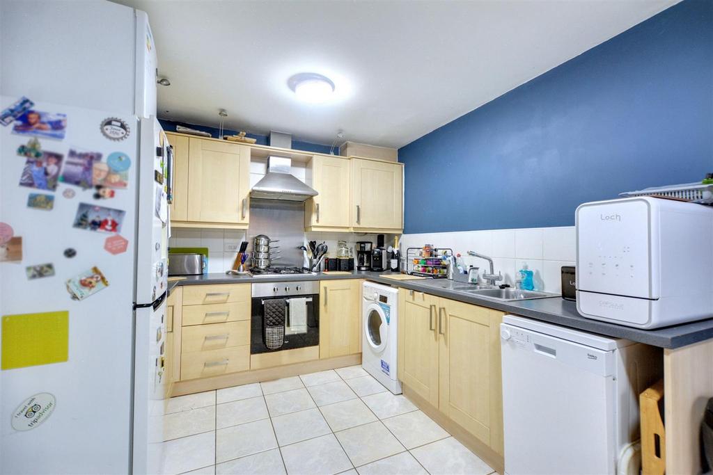 Kitchen 2.jpeg