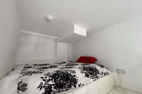 1 bedroom house to rent, Hackney Road, E2