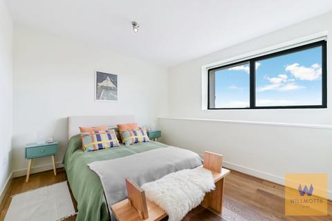 2 bedroom flat for sale, Great West Road, Bazalgette Court Great West Road, W6