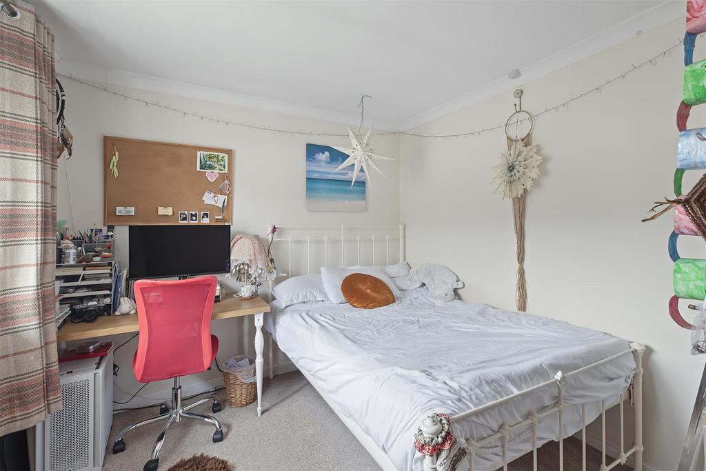 Bed 2.jpg