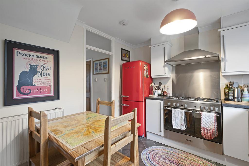 Kitchen 2.jpg