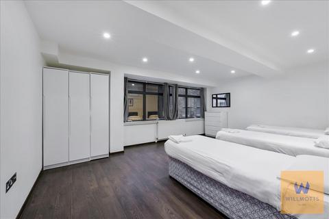 undefined, Alie St, Aldgate, London, E1