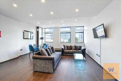 undefined, Alie St, Aldgate, London, E1