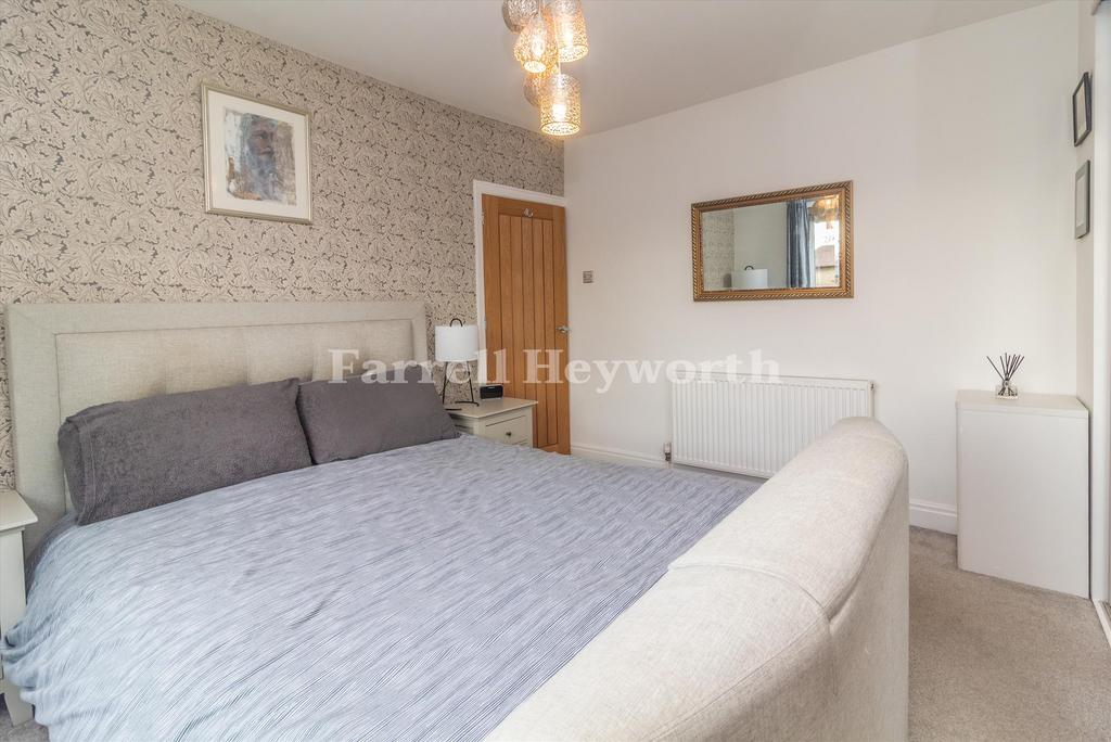 Bedroom 1 image 2