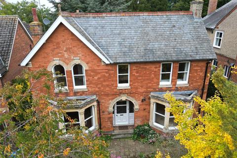 5 bedroom detached house for sale, Wellingborough Road, Rushden, Northants, NN10
