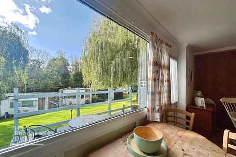 2 bedroom bungalow for sale, Gurnard Pines, Cockleton Lane, Cowes