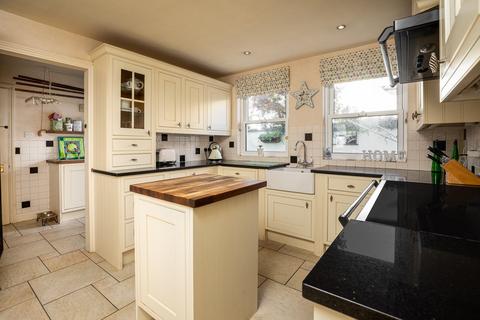 4 bedroom detached house for sale, La Rue de Samares, St Clement JE2