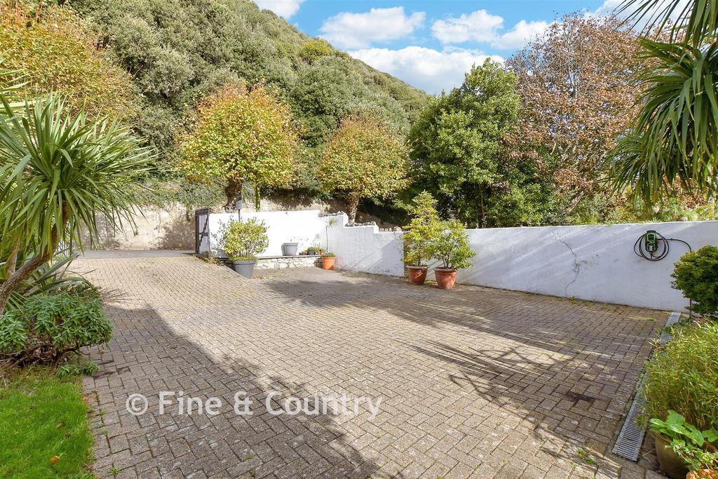Driveway/Parking