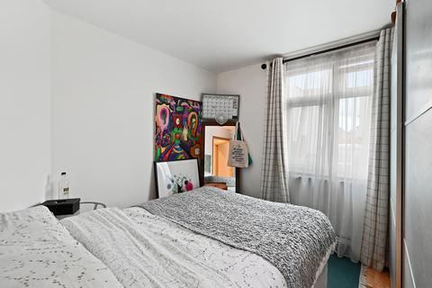 2 bedroom flat for sale, Cedar Grove, W5