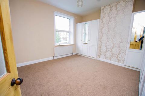 2 bedroom terraced house to rent, Booth Royd, Idle