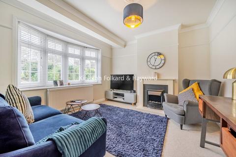 2 bedroom terraced house to rent, Great North Road, New Barnet, Barnet, EN5