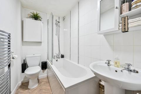 1 bedroom flat for sale, Ferndown Court, Guildford, GU1