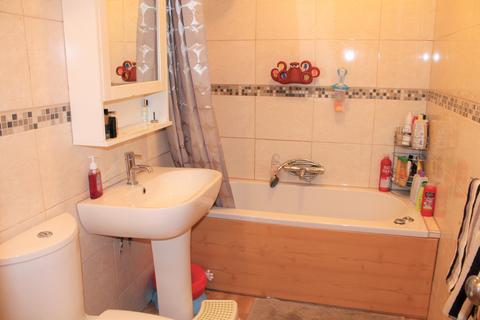 undefined, Farm Close, Barnet EN5