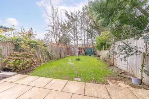 4 bedroom house for sale, Claremont Avenue, Motspur Park, New Malden, KT3