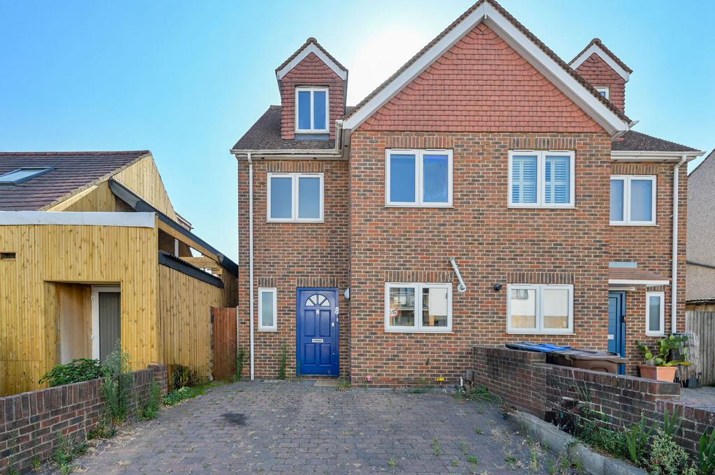Detached house exterior, driveway