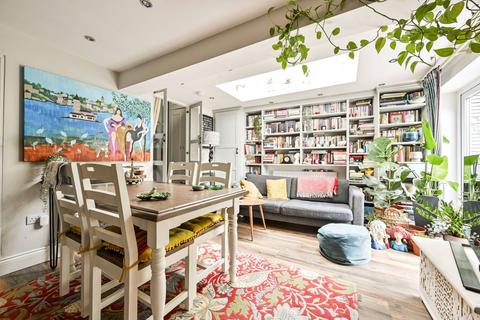 2 bedroom flat to rent, Munster Road, Fulham, London, SW6