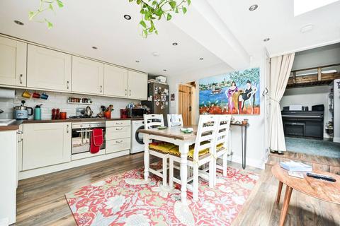 2 bedroom flat to rent, Munster Road, Fulham, London, SW6