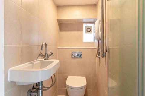 Studio to rent, Clanricarde Gardens, Notting Hill Gate, London, W2