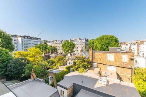 Studio to rent, Clanricarde Gardens, Notting Hill Gate, London, W2