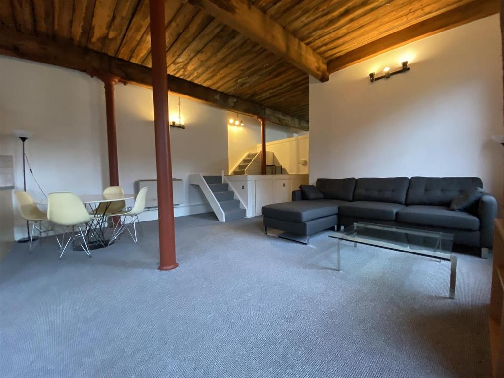 Livingroom (5).jpeg