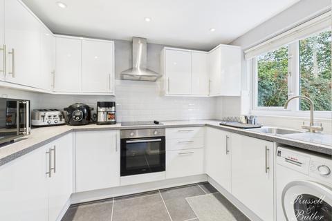 undefined, Meadway, Buckingham, MK18 1BL