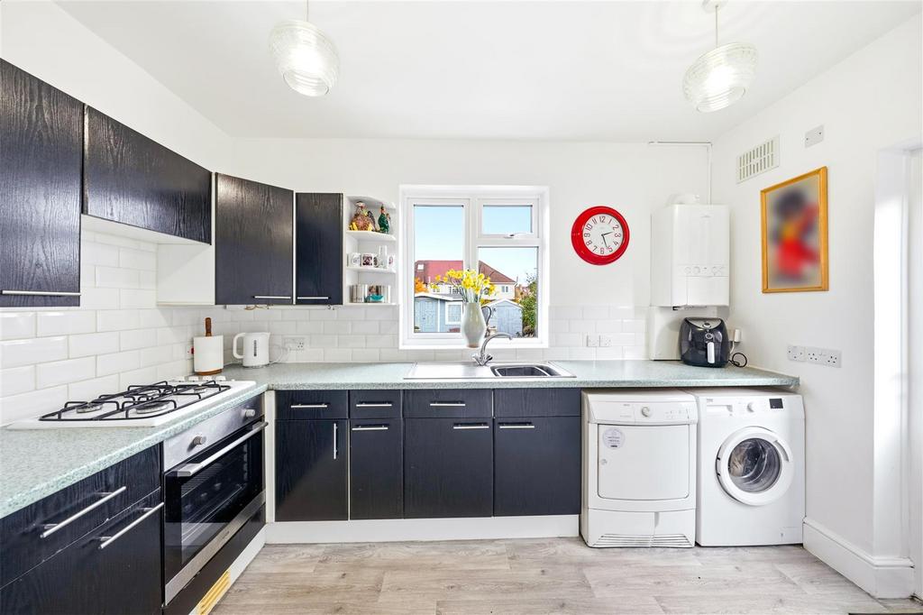 Kitchen 2.jpg
