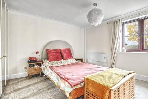 2 bedroom flat for sale, River Meads, Stanstead Abbotts, SG12