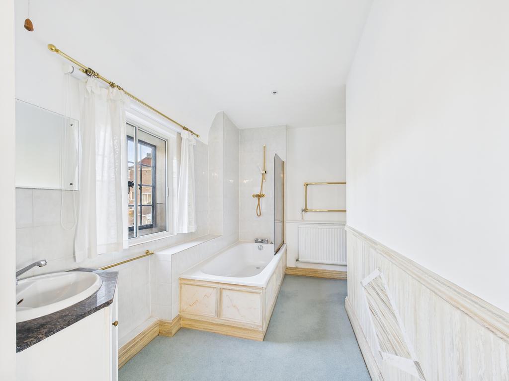Ensuite Bedroom 3